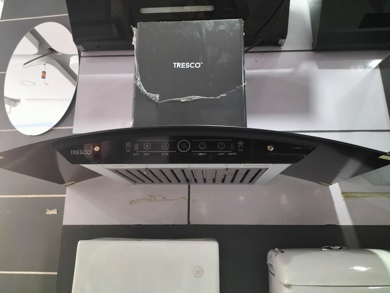 Tresco Chimney Touch Suction 1000 M3/hr, motion Sensor 90cm -TRADE NEPAL